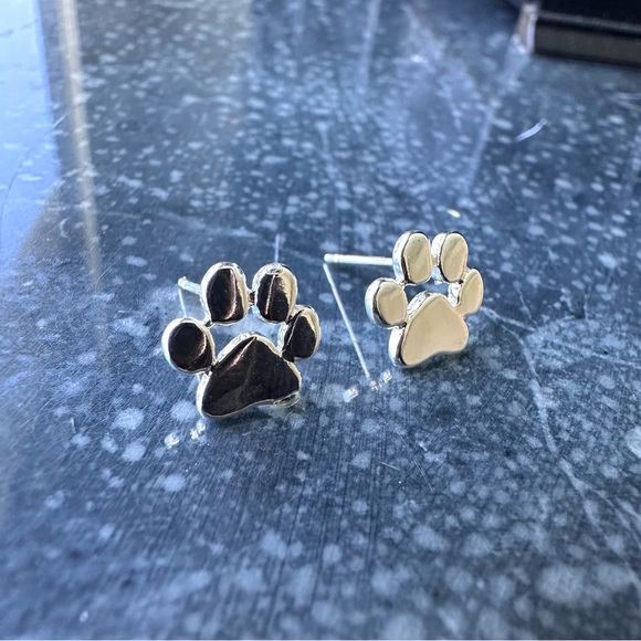 PAW Prints ♡ SILVER Stud Earrings - Picture 4 of 5